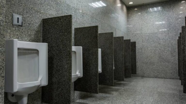 How Portable Restrooms Fit into Temporary Site Planning